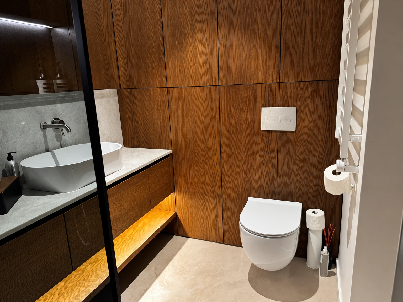 Bathroom with a wall-hung toilet and a washbasin on a cabinet.