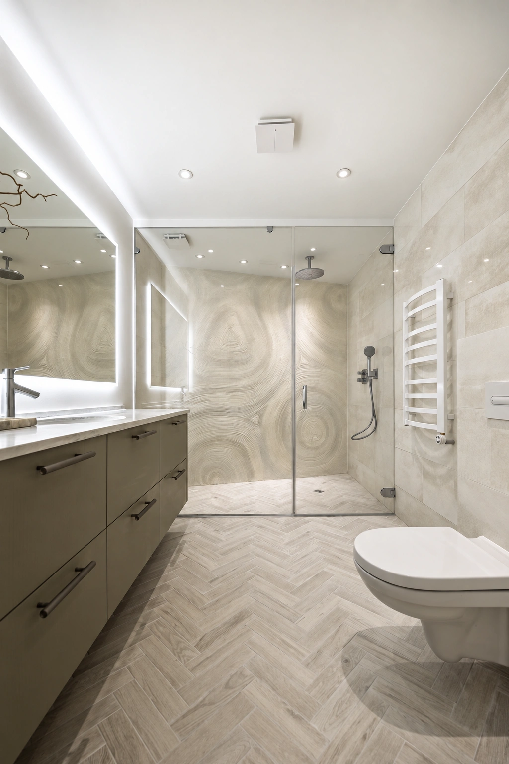 Badezimmer mit einer Duschabtrennung aus Glas und einem wandhängenden WC.