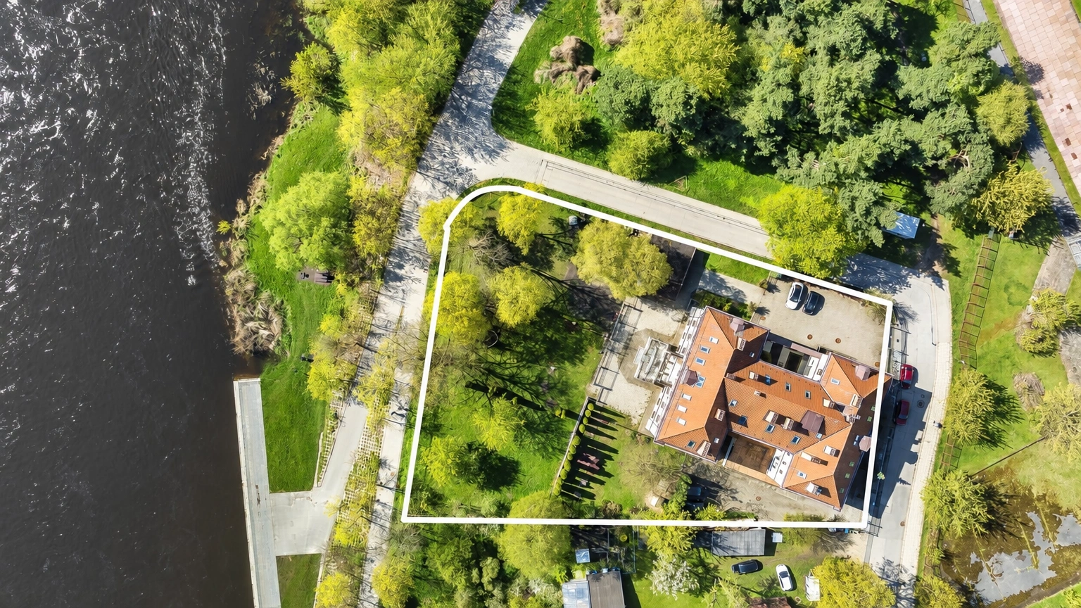 A marked plot with a building next to a body of water, viewed from above.