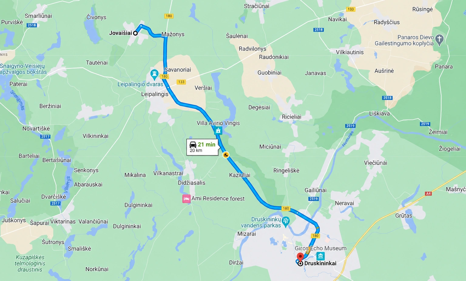 Auf der Karte ist die Route mit einer blauen Linie markiert, und die umliegenden Ortschaften und Gewässer sind sichtbar.