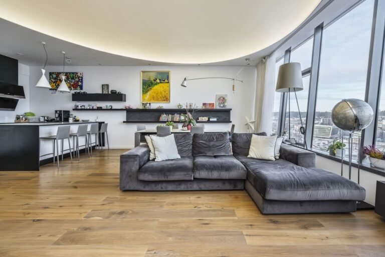 Svetainės interjeras bute Tumėno gatvėje Naujamiestyje Vilniuje